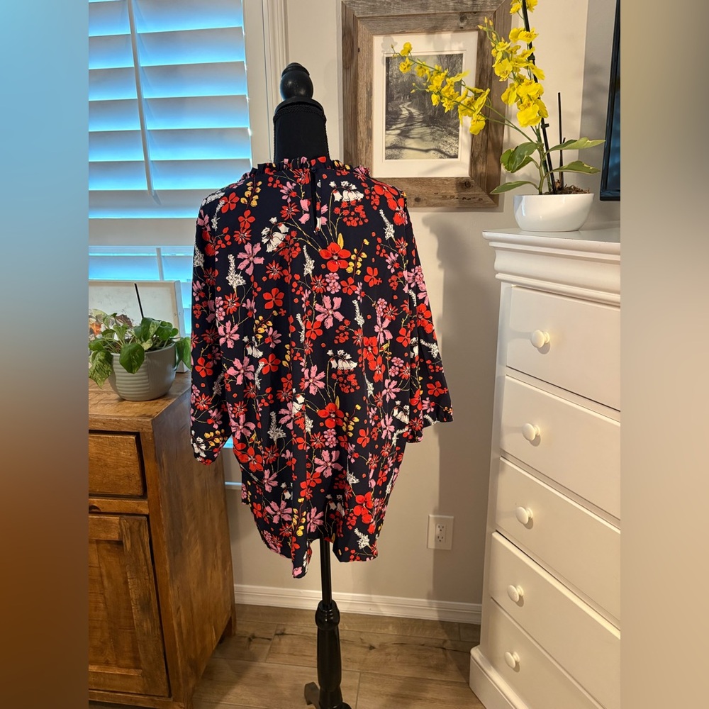 BLOOMCHIC 
Sweet Floral Blouse, Navy 22-24 - Picture 3 of 10